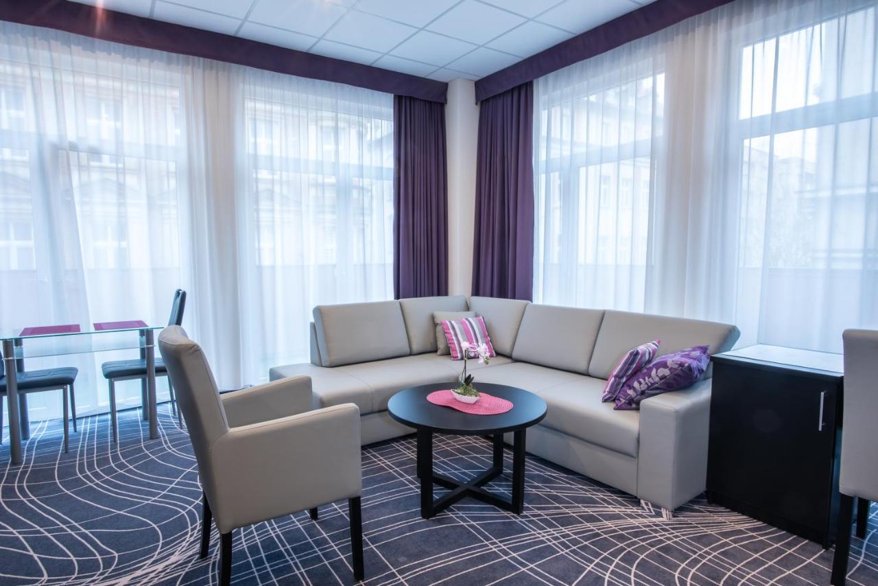 Skyhotelgwarna Legnica Exterior foto