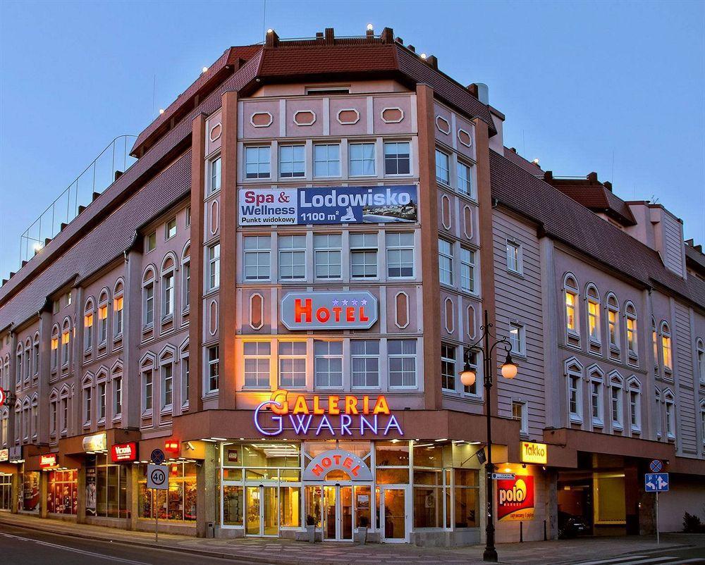 Skyhotelgwarna Legnica Exterior foto