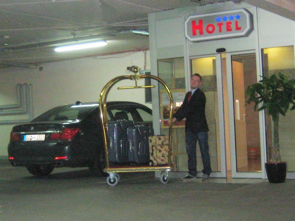 Skyhotelgwarna Legnica Exterior foto
