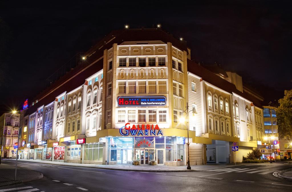Skyhotelgwarna Legnica Exterior foto